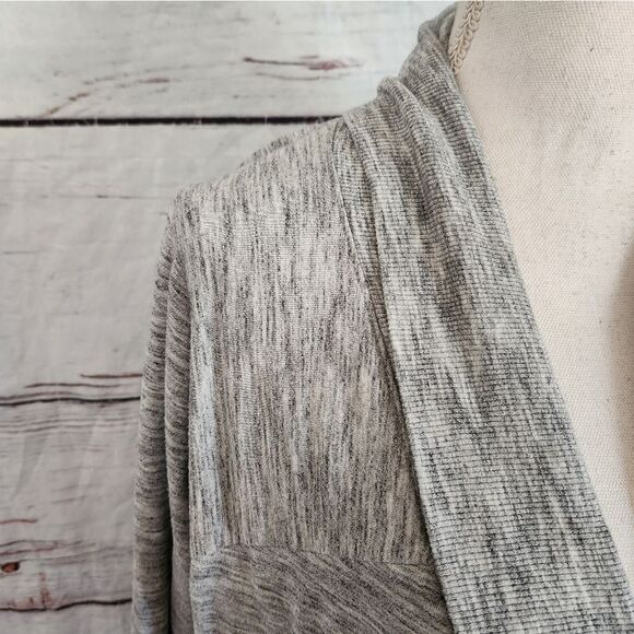 Athleta Nirvana Wear Two Ways Wrap Size Medium - Picture 4 of 5